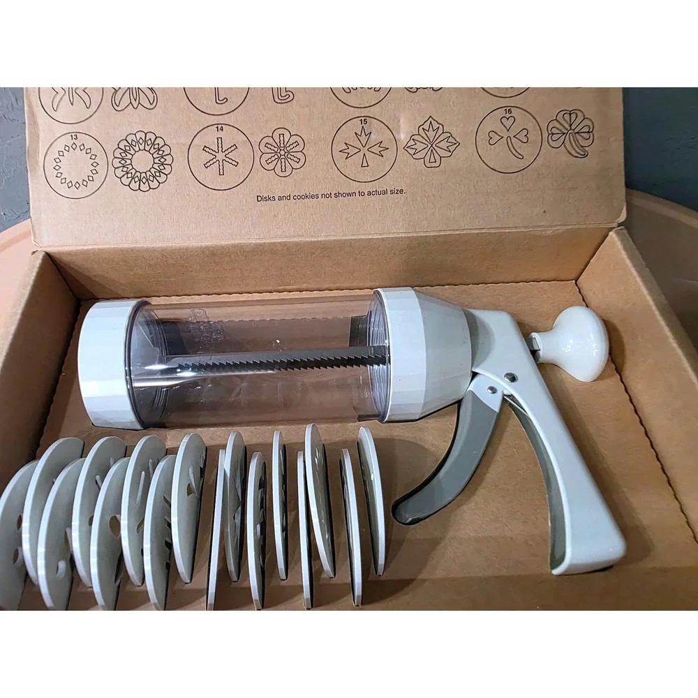 Pampered Chef Cookie Press 1525 with 16 Disks White‎ Clear Biscuit Maker